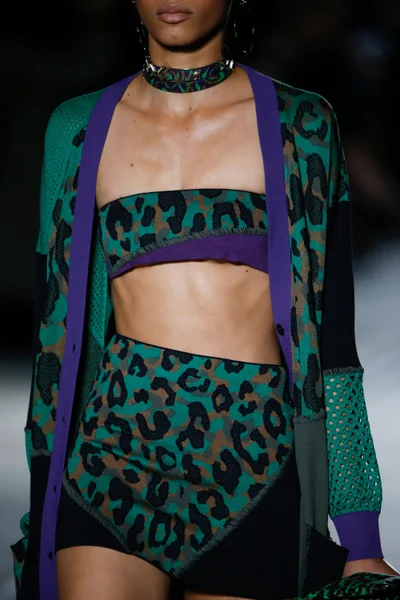 Look 27